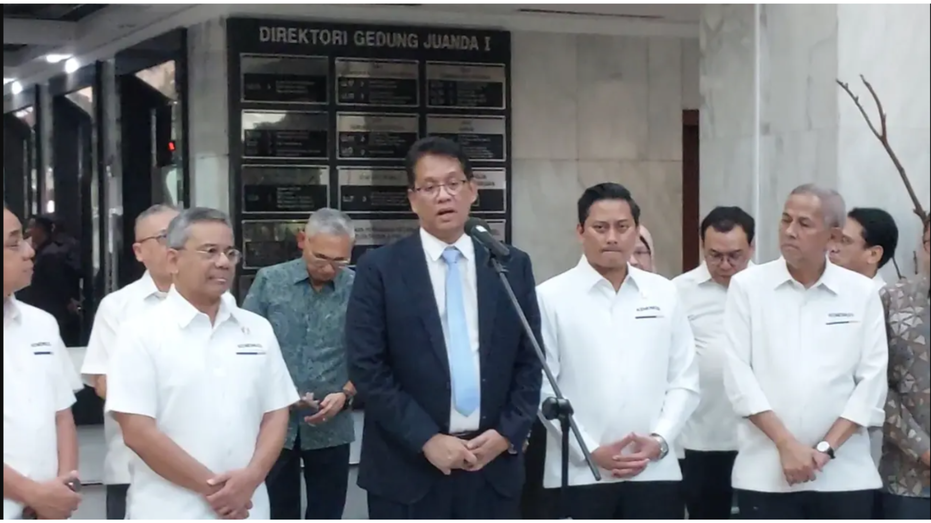 Purbaya Yudhi Sadewa resmi jadi Menteri Keuangan baru RI. Apa arti kebijakan fiskal pro-growth yang ia bawa untuk UMKM? Simak peluangnya di artikel ini.