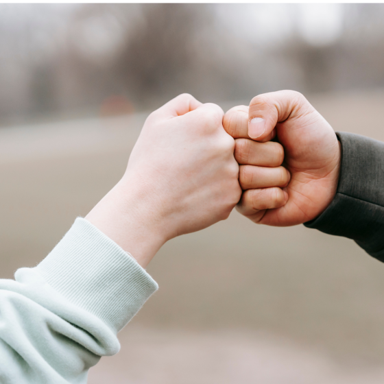 , kenalin namaku Steven Chen, bisa dipanggil Steven. Saat ini bekerja di salah satu bank swasta di Indonesia. Lewat tulisan ini, aku ingin berbagi pengalaman dan refleksi pribadi, dengan harapan bisa menjadi pelajaran buat teman-teman yang mungkin sedang berada di fase yang sama seperti aku dulu.