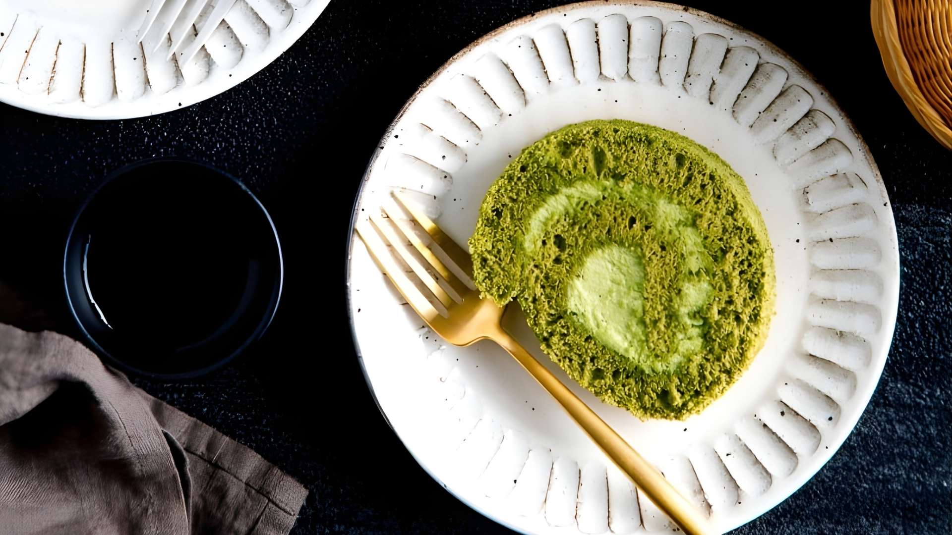 Ilustrasi Matcha Roll Cake (foto: justonecookbook.com)