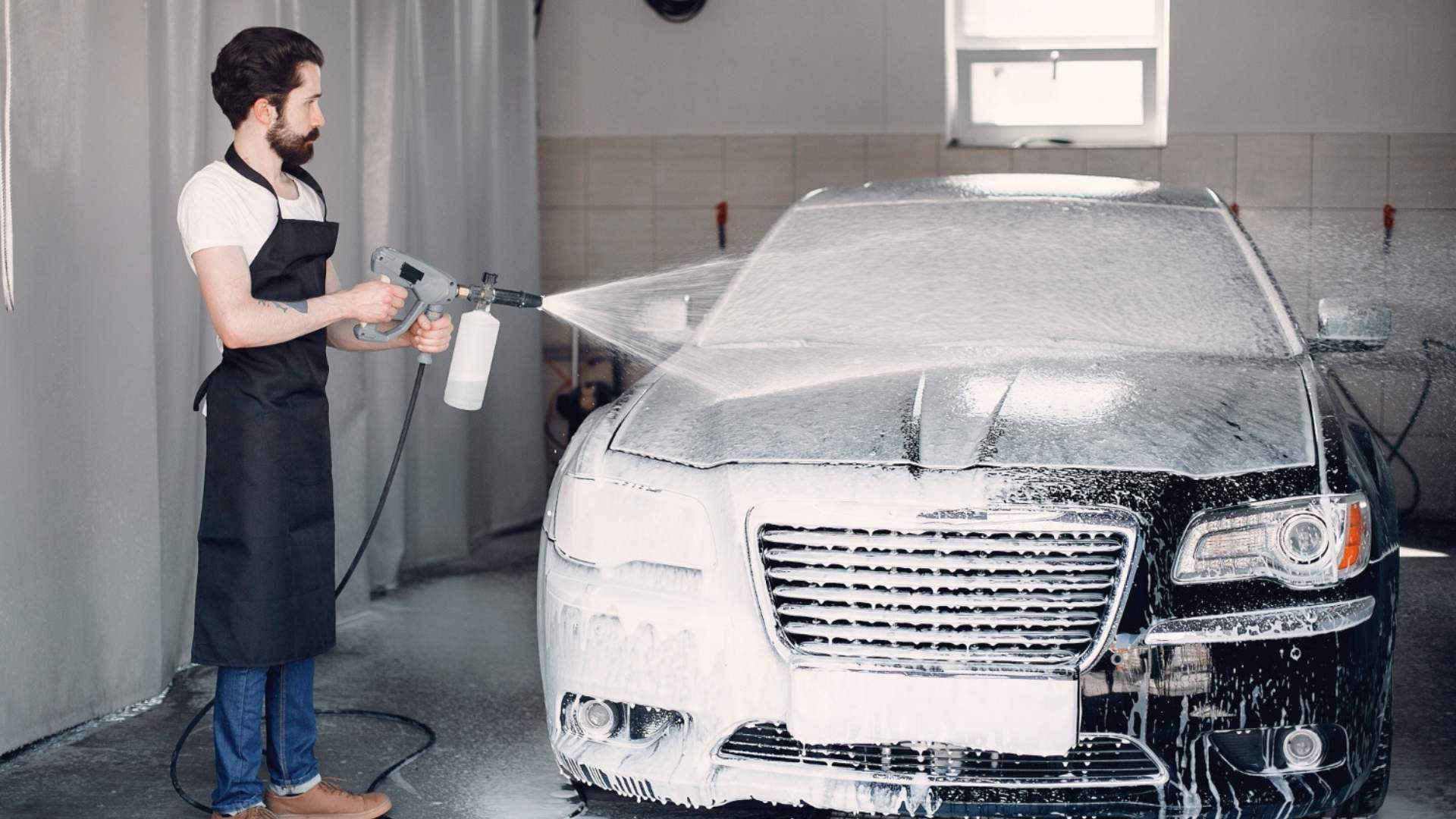 Ilustrasi Jasa Cuci Kendaraan (foto: freepik)